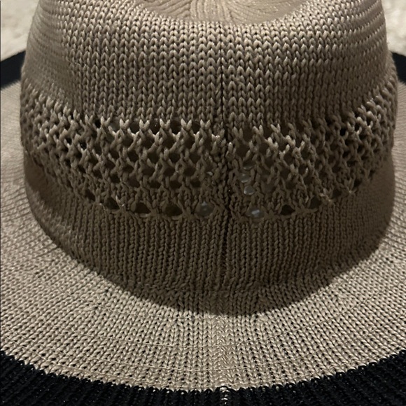 The North Face Packable Beige and Black Wide Brim Hat - Picture 6 of 8